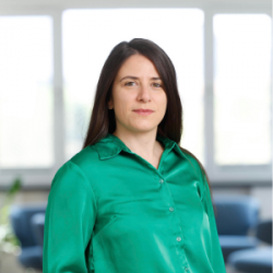 Valya Nadova (’13) team members